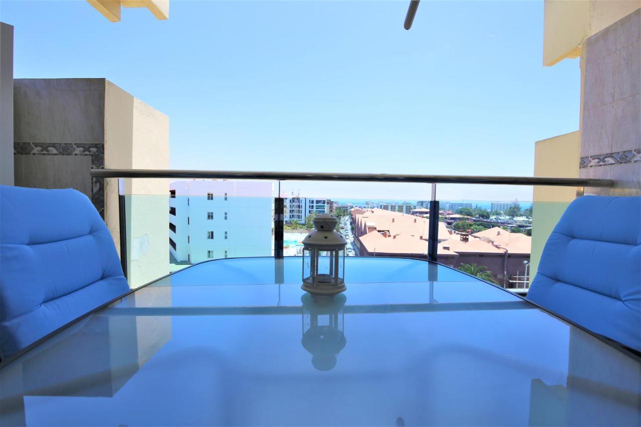 Overlooking Yumbo Centre With Heated Pool Apartment
