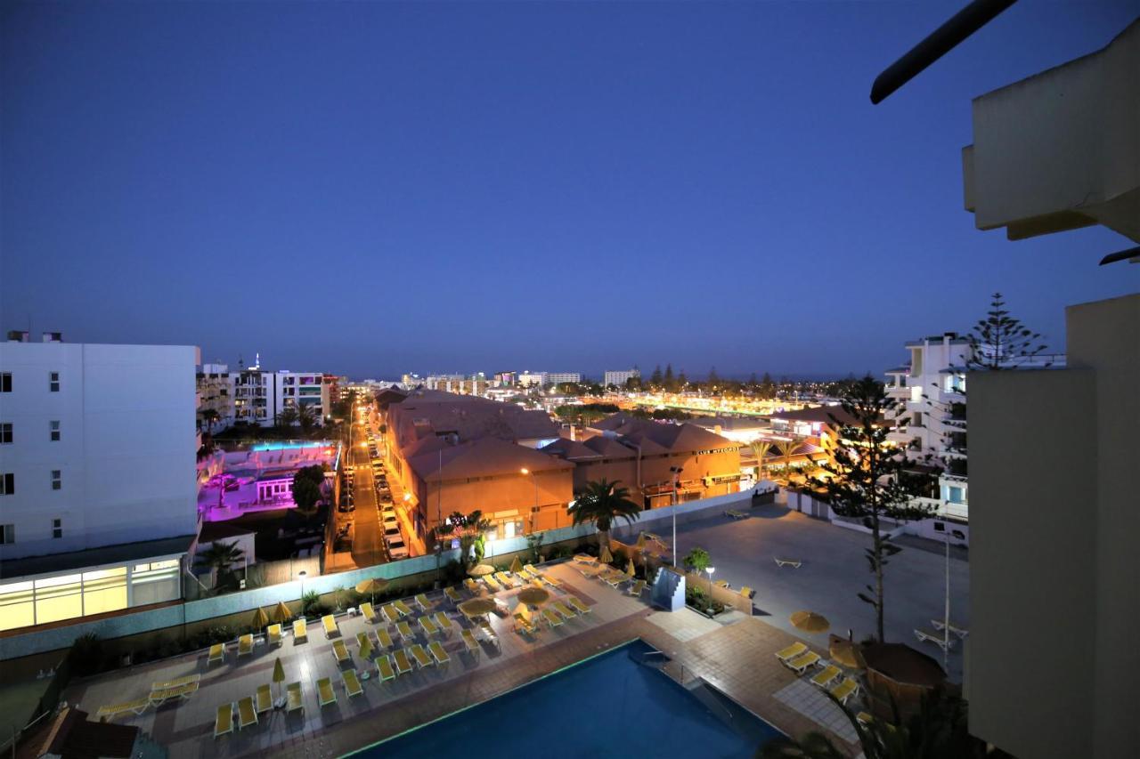Overlooking Yumbo Centre With Heated Pool *
