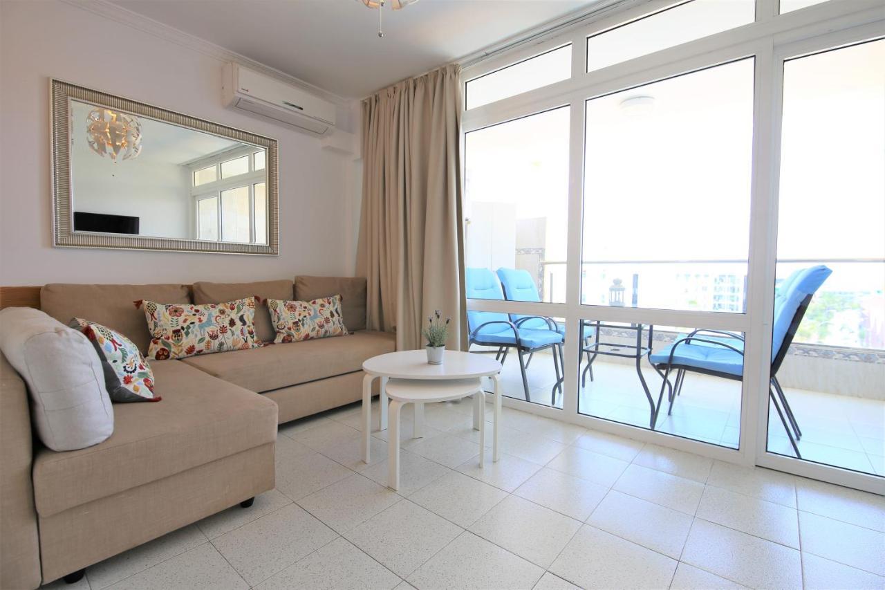Apartment Overlooking Yumbo Centre With Heated Pool