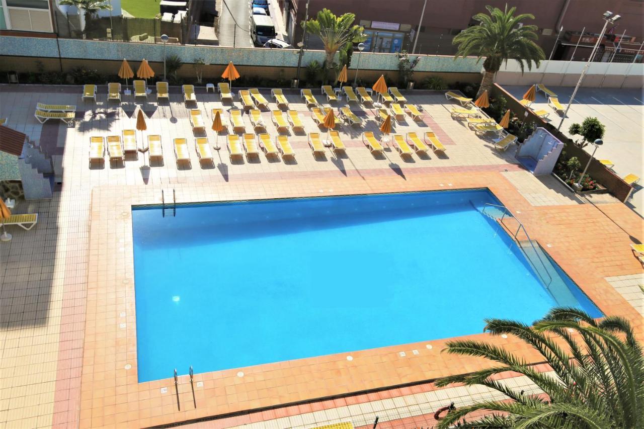 Overlooking Yumbo Centre With Heated Pool Apartment