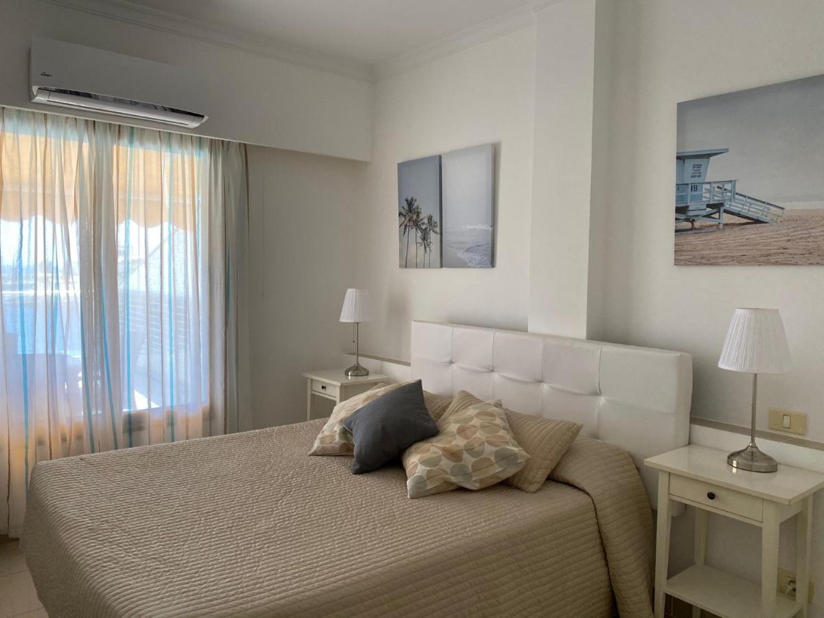 Apartamento Billy's Beachfront With Pool Access