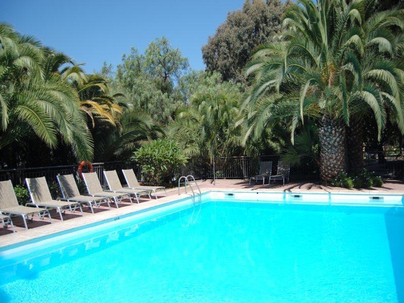 Escuela Hotel 4*