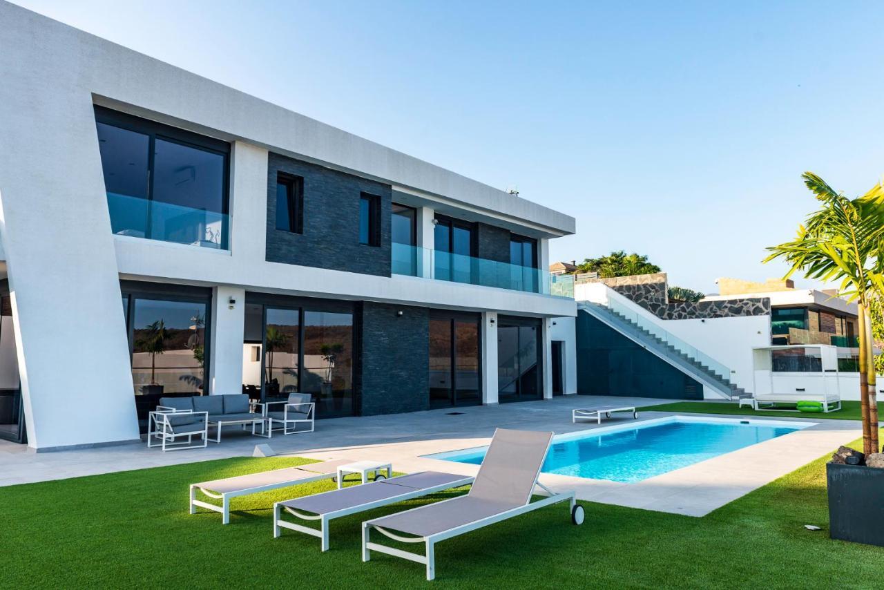 Villa Blue Horizon By Monte Leon *