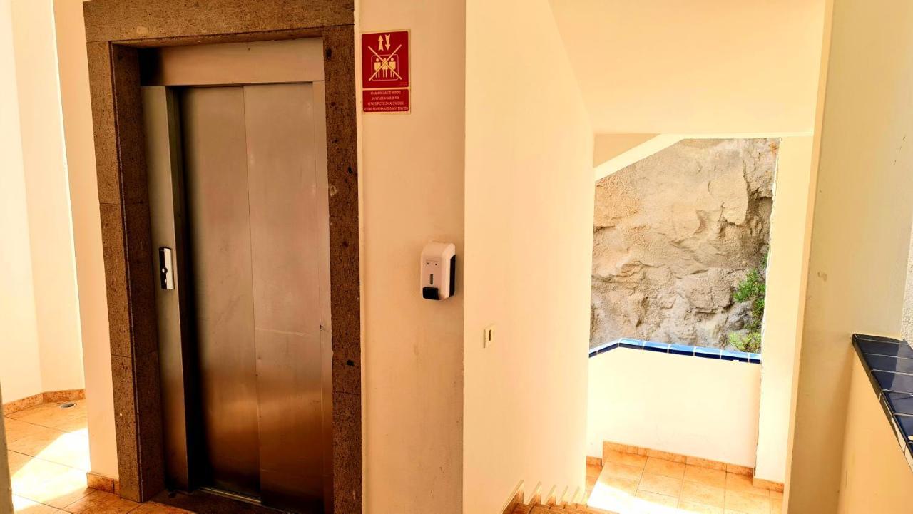 Ocean Breeze Oasis: Deluxe Beachfront Retreat With Stunning Views Apartment Playa Del Cura (Gran Canaria)