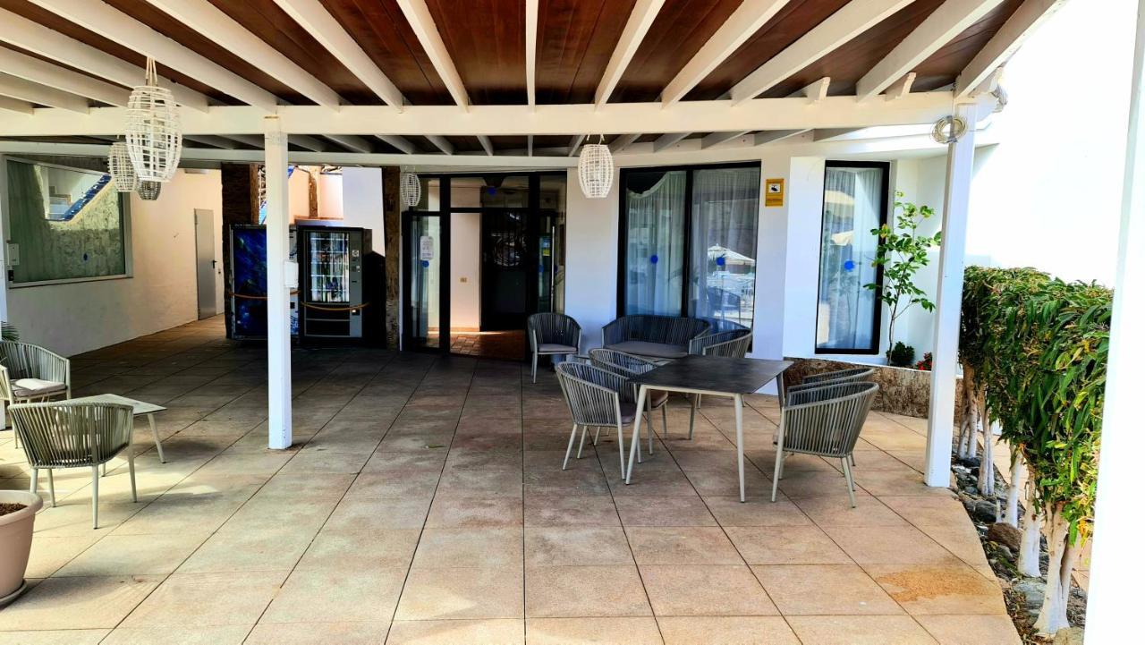 Ocean Breeze Oasis: Deluxe Beachfront Retreat With Stunning Views Apartment Playa Del Cura (Gran Canaria)