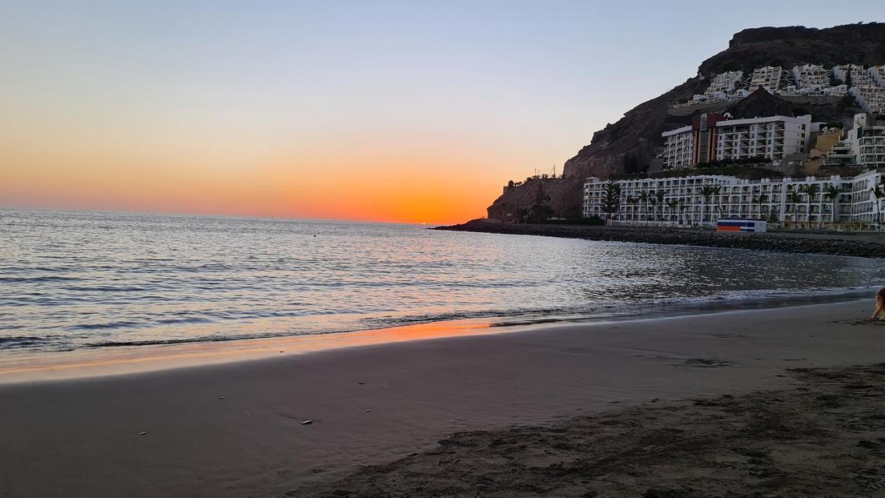 Ocean Breeze Oasis: Deluxe Beachfront Retreat With Stunning Views Apartment Playa Del Cura (Gran Canaria)