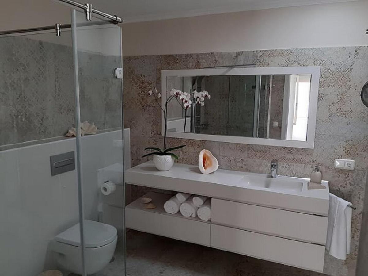 Apartamento Beachfront Loft In *