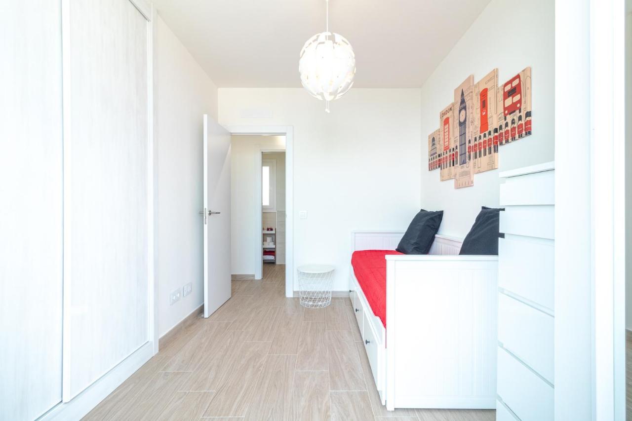 Brand New With Ocean & Volcano Views Apartment