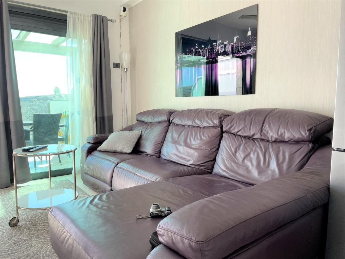 With Great Views And Pool *