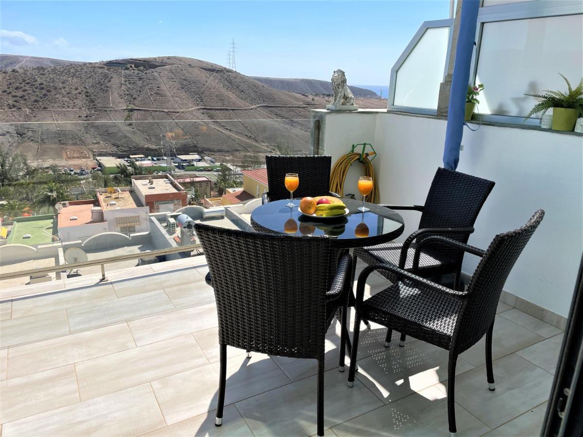 Moderne Mit Toller Aussicht Und Pool