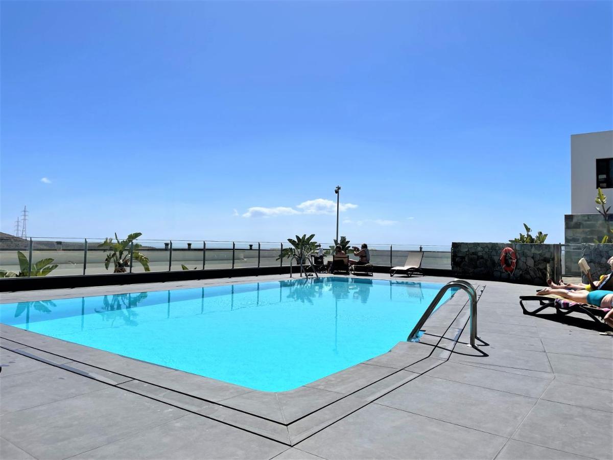 Moderne Mit Toller Aussicht Und Pool