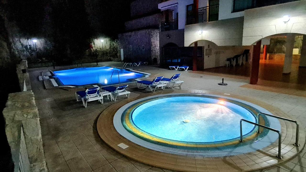 Deluxe 3 Rooms74m2,2air Condit 2tv Seaview On Amadores,2 Heatpools, Parking, 600 Mb,dishwasher,2lift,,3 Beaches Apartamento