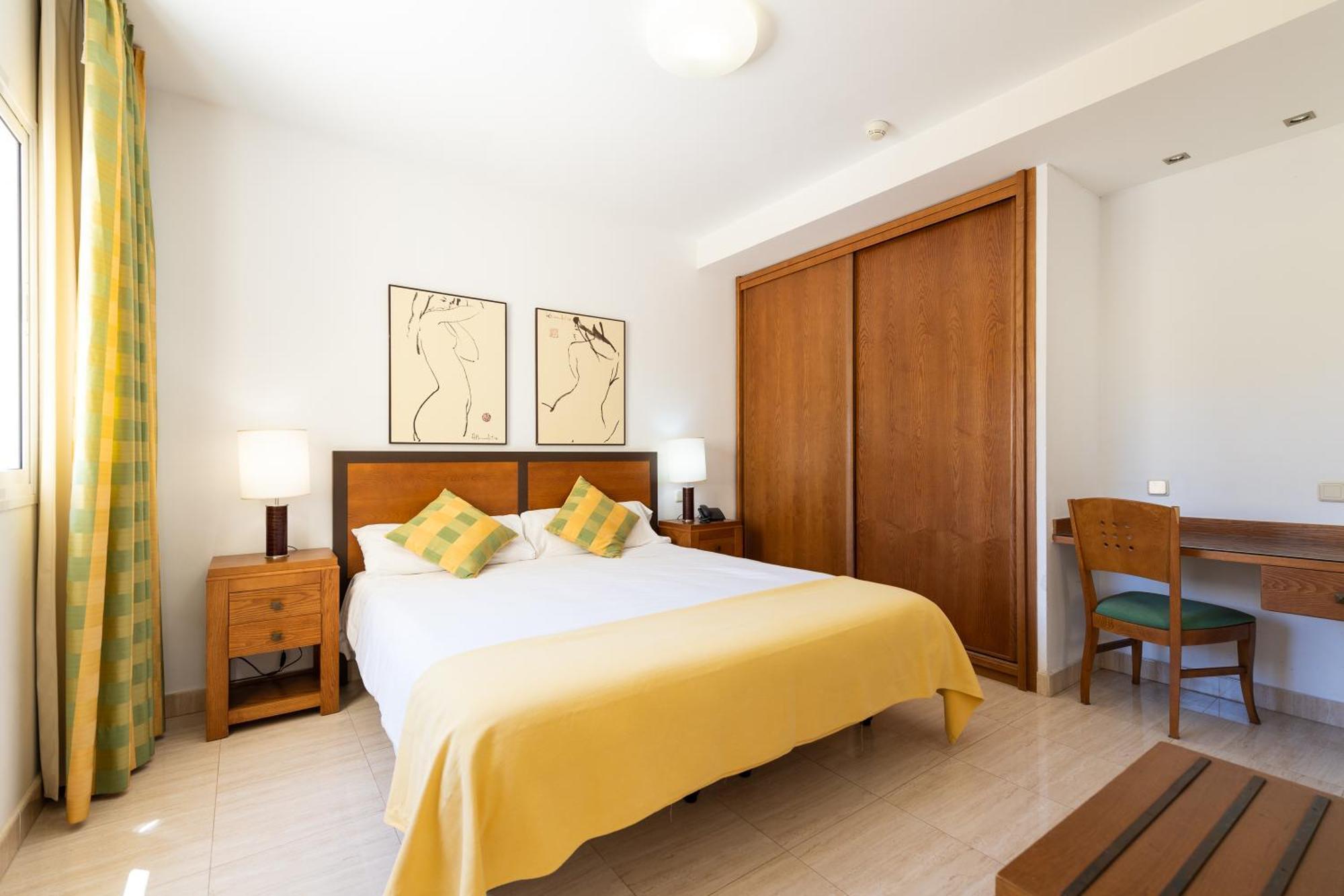 Holiday Club Sol Amadores Aparthotel 4*