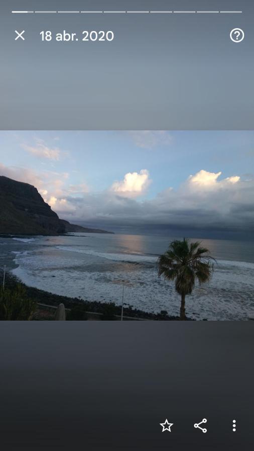 Facing The Ocean *