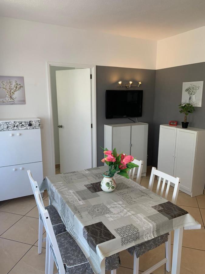 Apartment Confortevole Con Piscina 7 *