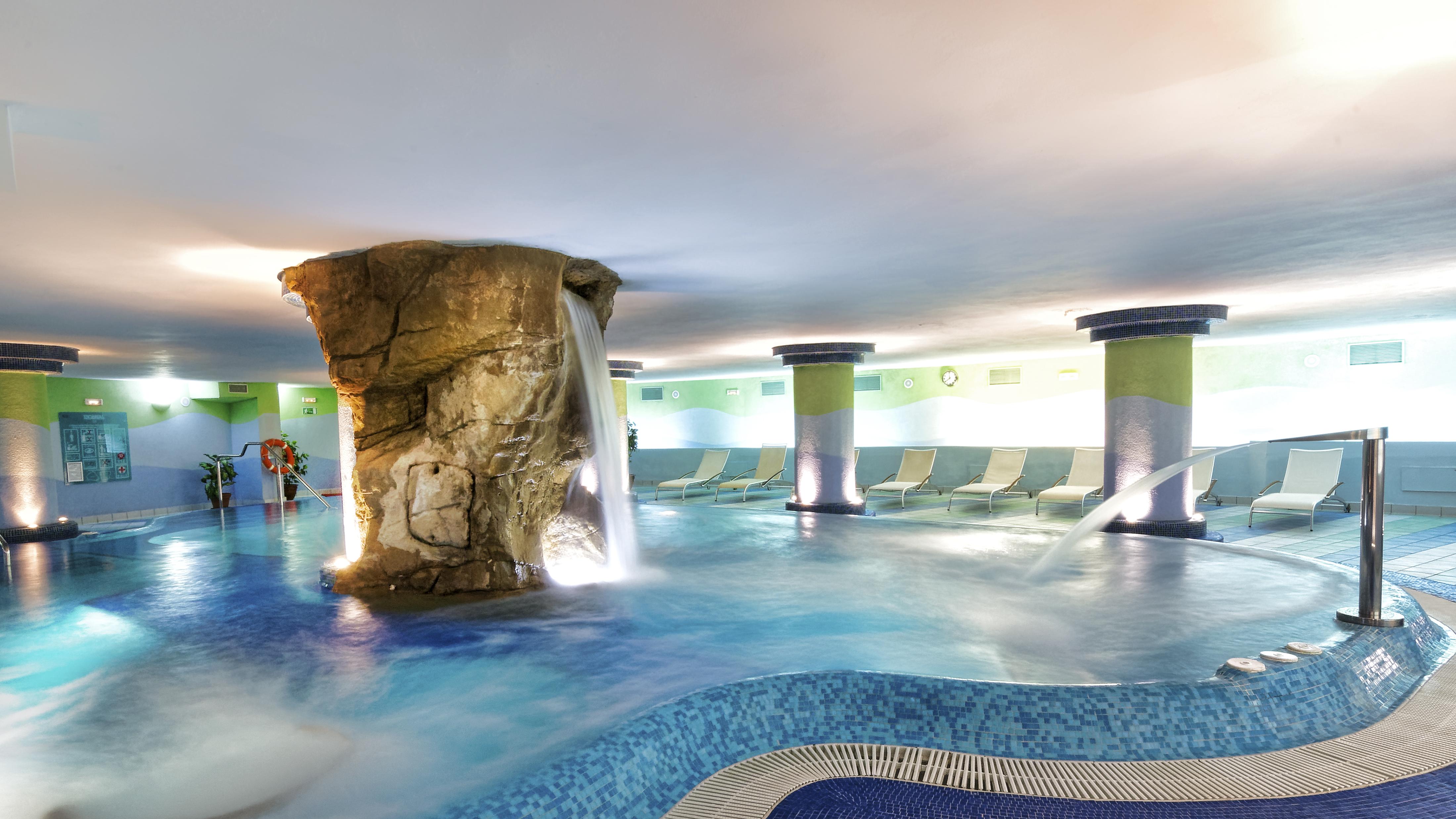 Bull Escorial & 3*