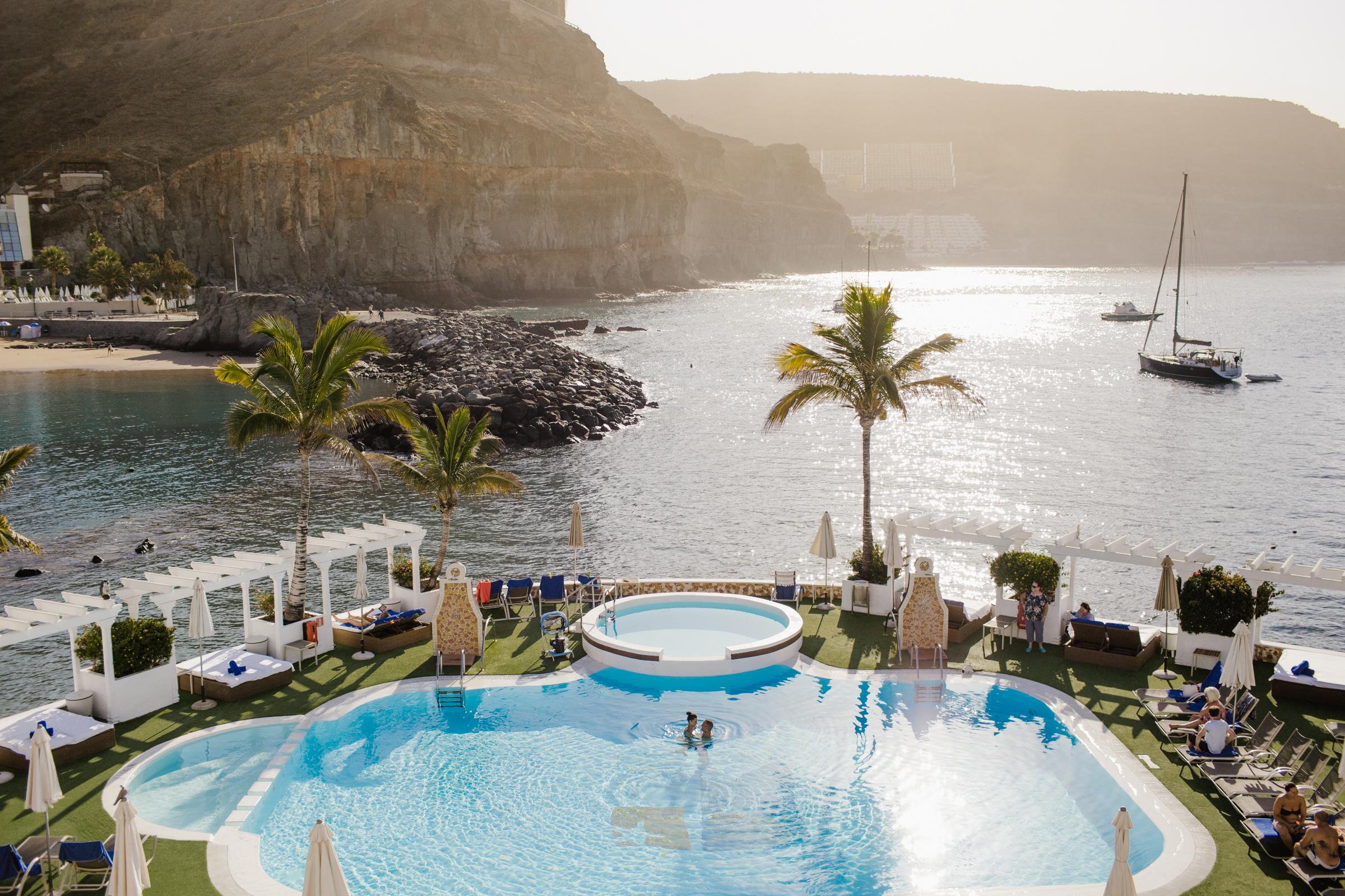 Livvo Hotel