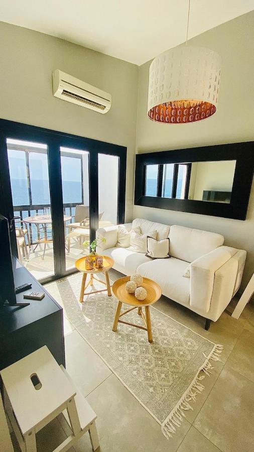 Very Romantic Seaview With Warm Pool *