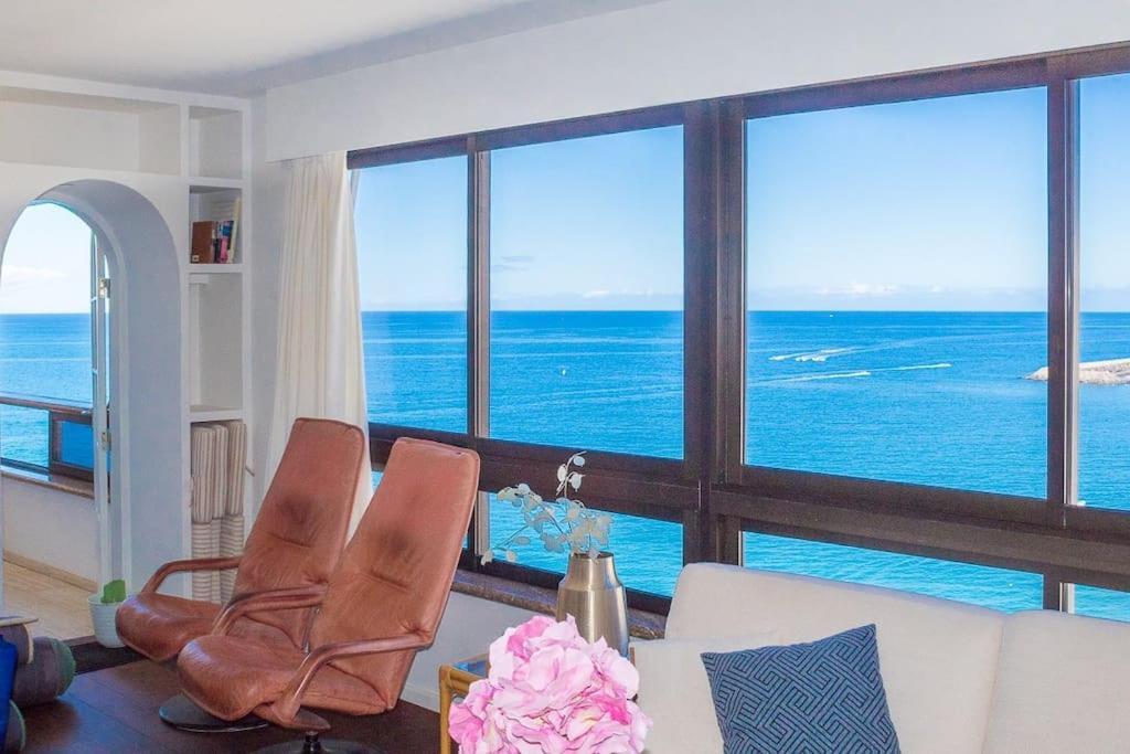 100 M2 Penthouse On The Beach.