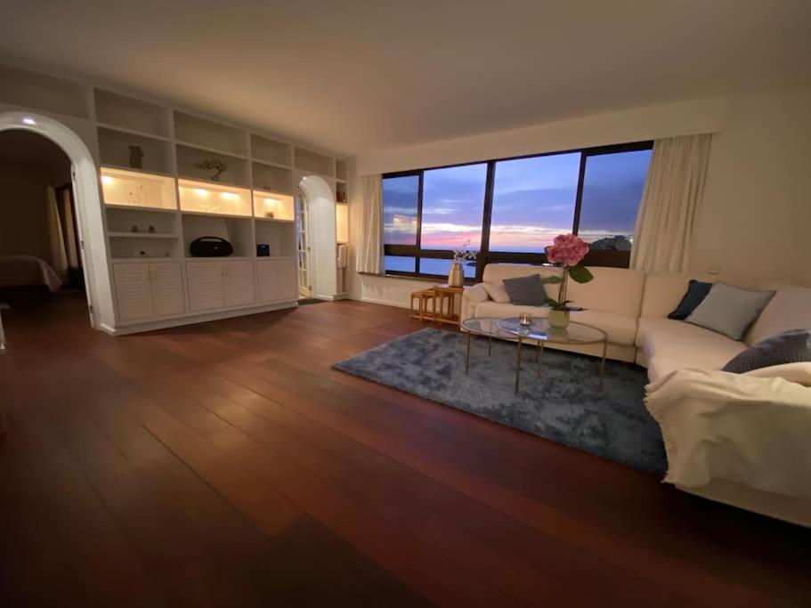 Apartment 100 M2 Penthouse On The Beach. Patalavaca