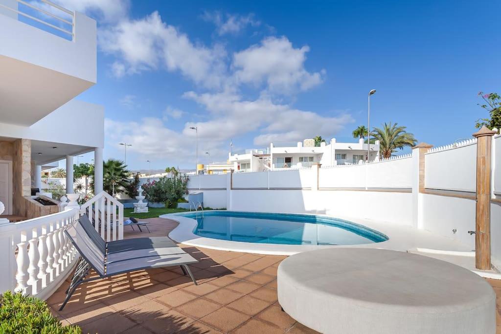 Marlenghi With Private Pool Villa San Bartolomé