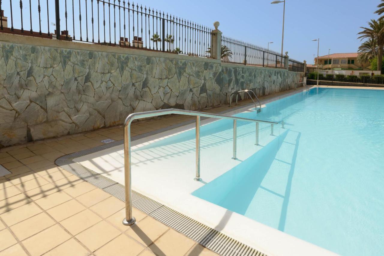 Atico Burras Playa Apartment *