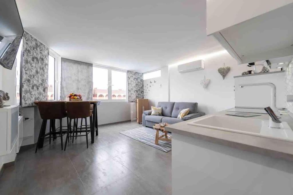 Attico Playa De Ingles Near Yumbo With Parking And Swimming Pool Apartamento *