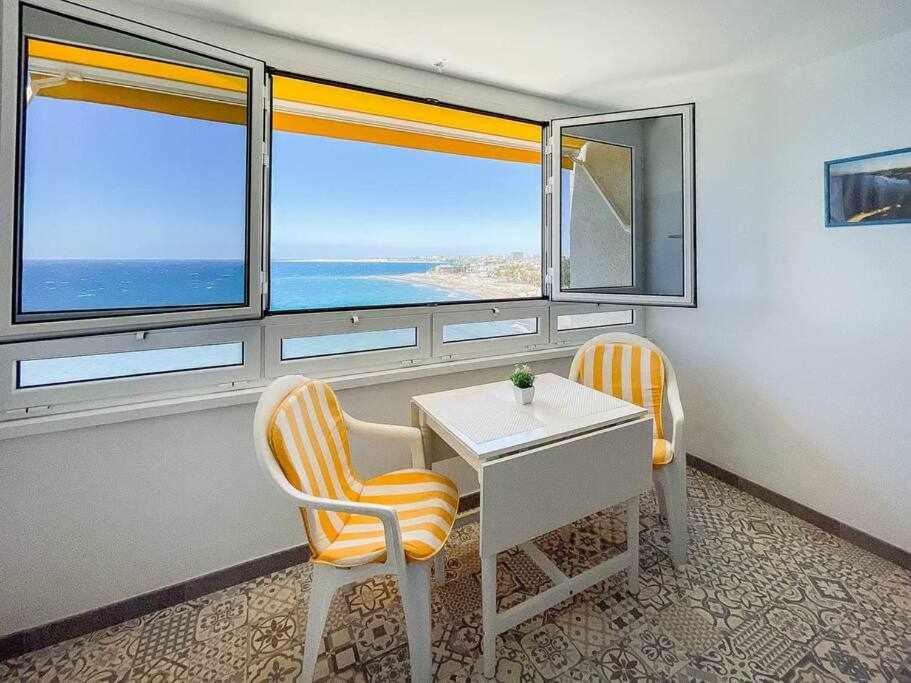 Appartement Ocean Front Apartment! Free Wifi! *