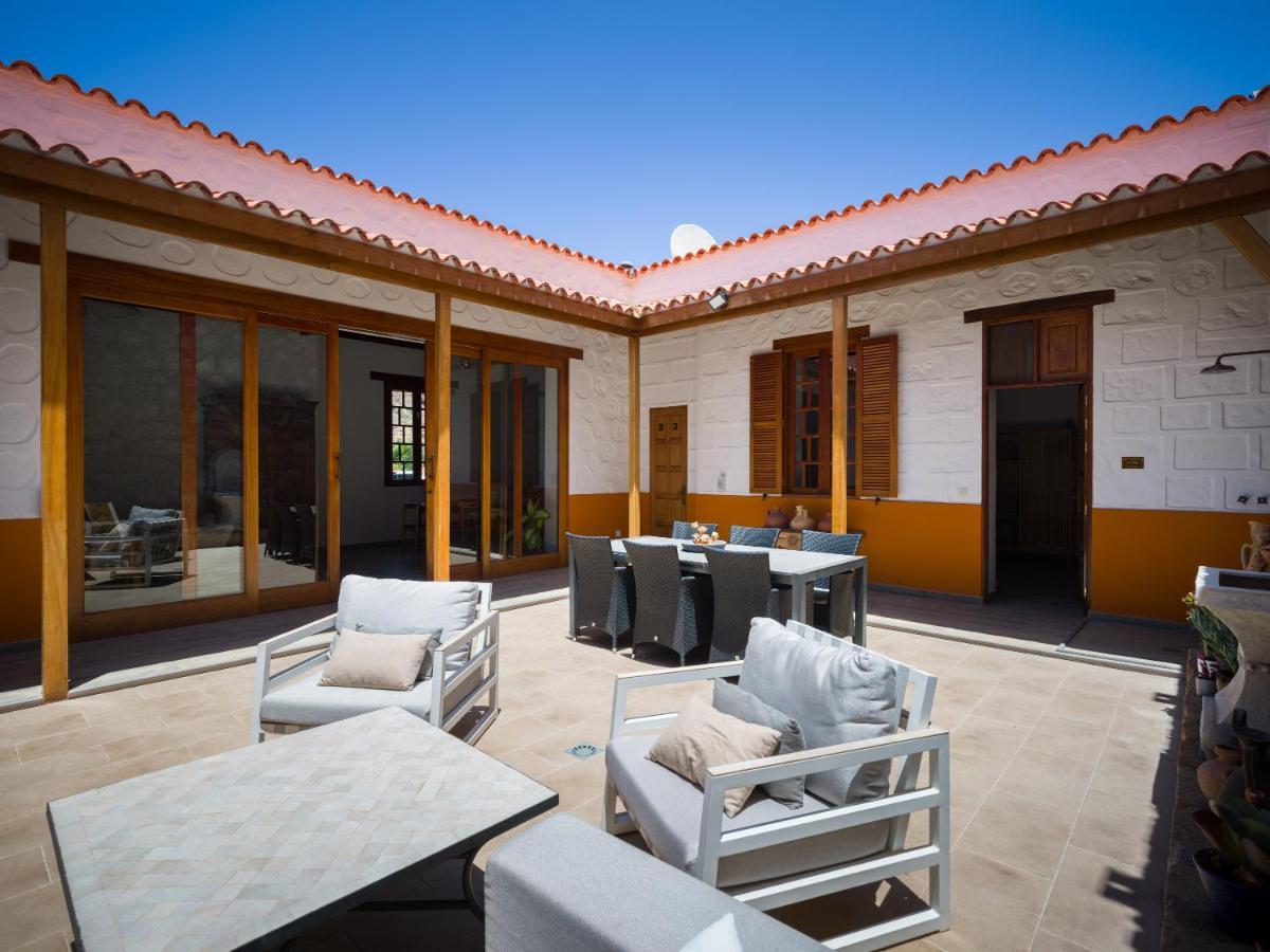 Beautiful House In Traditional Canarian Style *