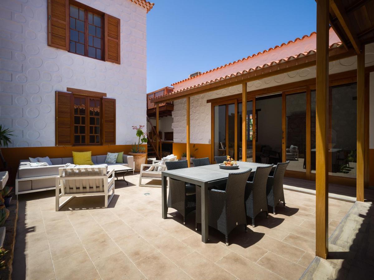 Beautiful House In Traditional Canarian Style *