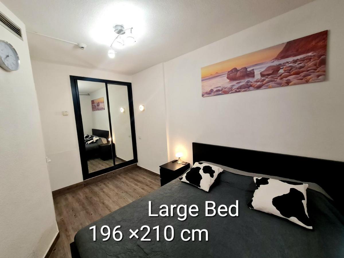Apartment Ocean Breeze Oasis: Deluxe Beachfront Retreat With Stunning Views *
