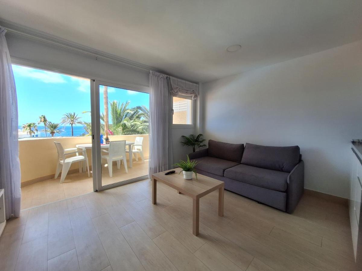 White And Quiet! Modern In San Agustin Apartment