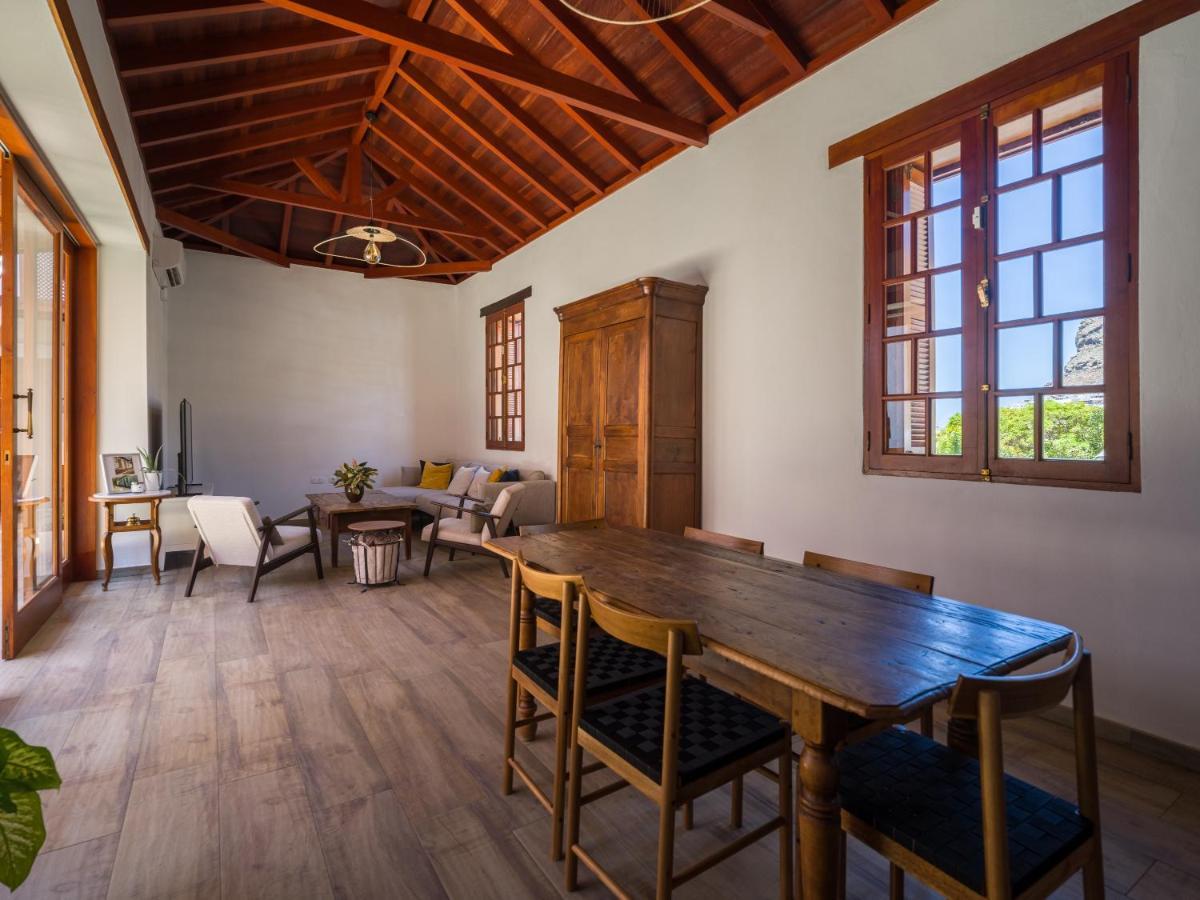 Beautiful House In Traditional Canarian Style *