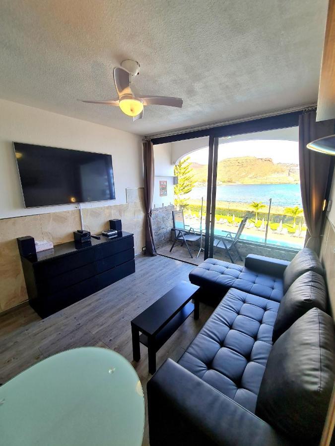 Ocean Breeze Oasis: Deluxe Beachfront Retreat With Stunning Views Apartment *