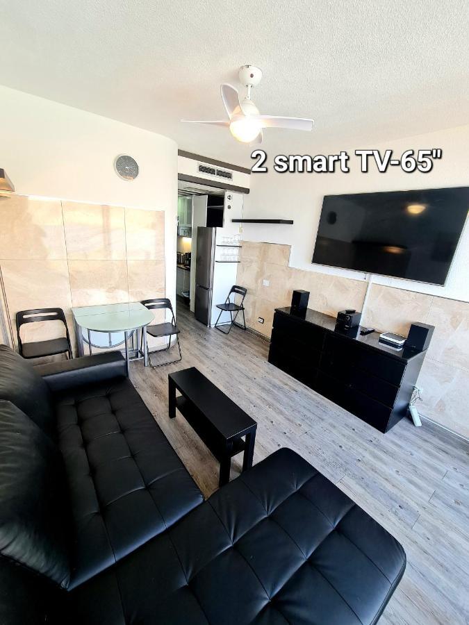 Ocean Breeze Oasis: Deluxe Beachfront Retreat With Stunning Views