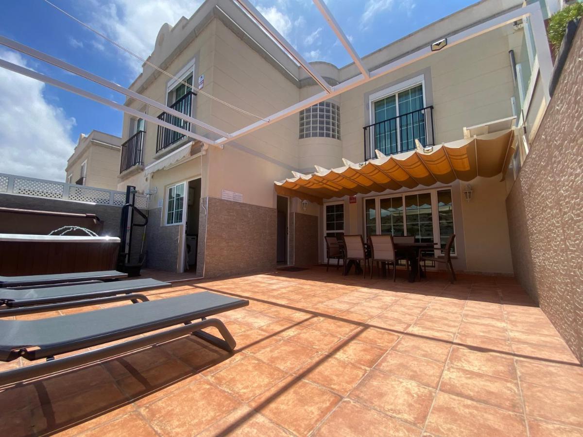 With Jacuzzi And Pool Access Ferienhaus *