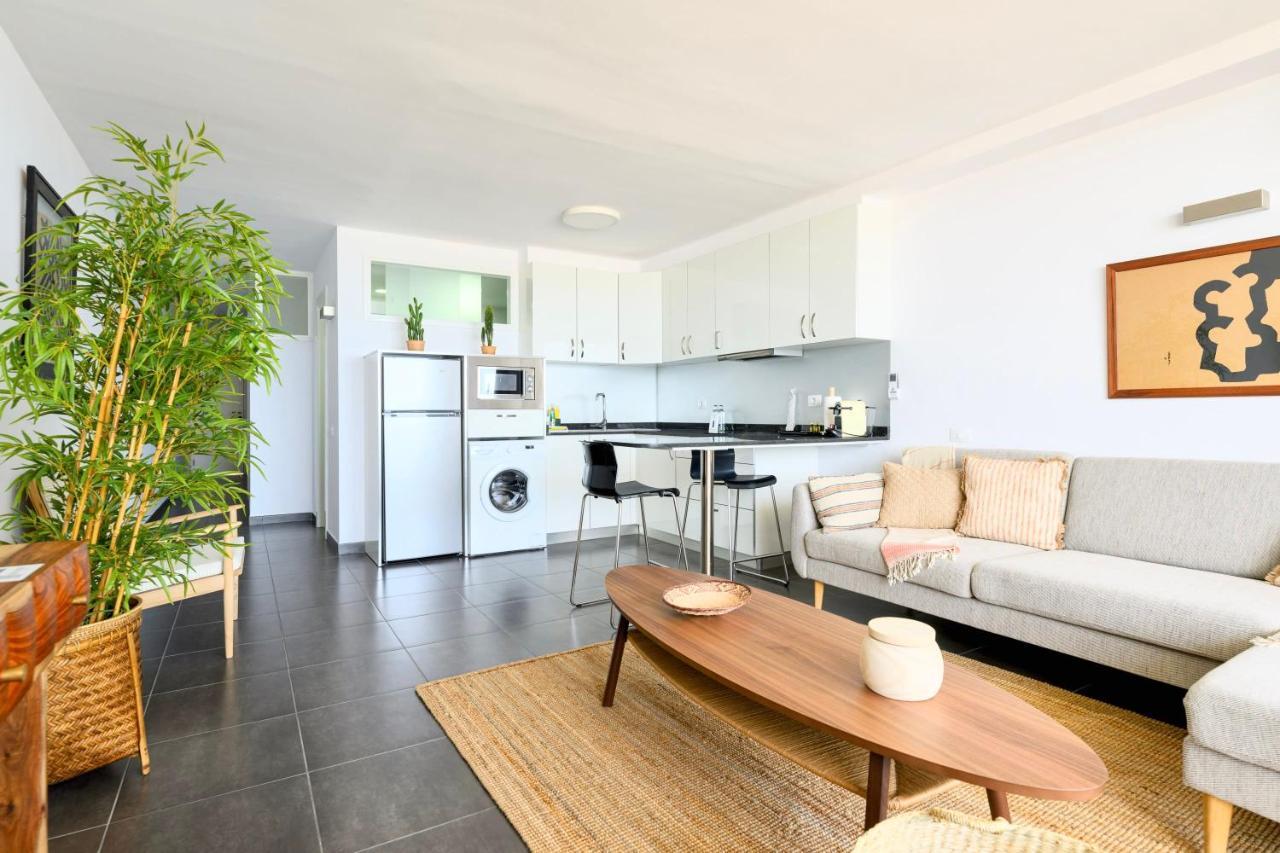 Charming 2 Bedroom Retreat With Beachfront Views Apartamento