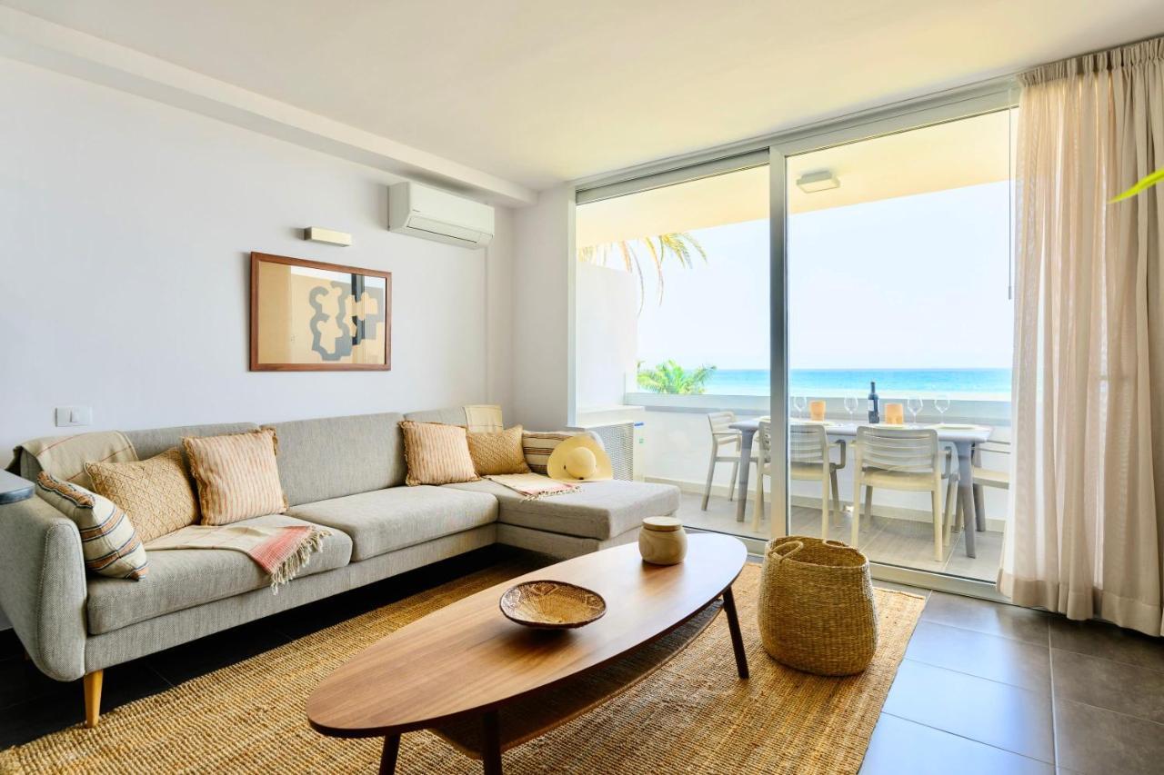 Charming 2 Bedroom Retreat With Beachfront Views *