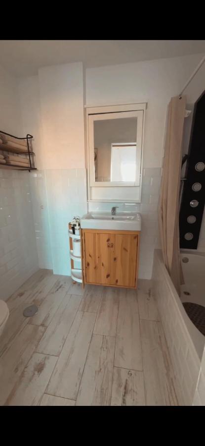 Blue Sea Apartment *