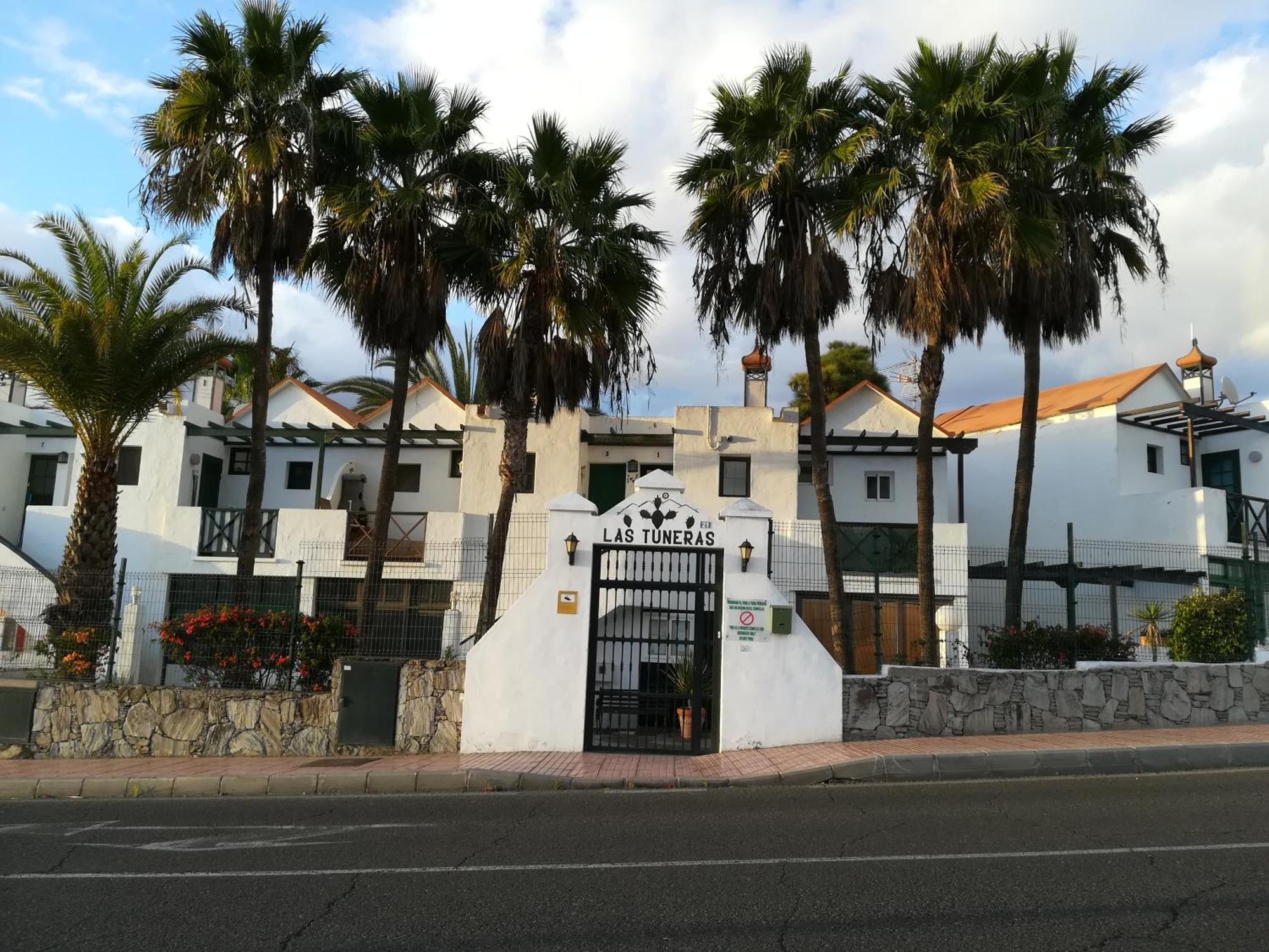 Apartment Laura Near Europa Center And Amadores Beach, Free Wifi