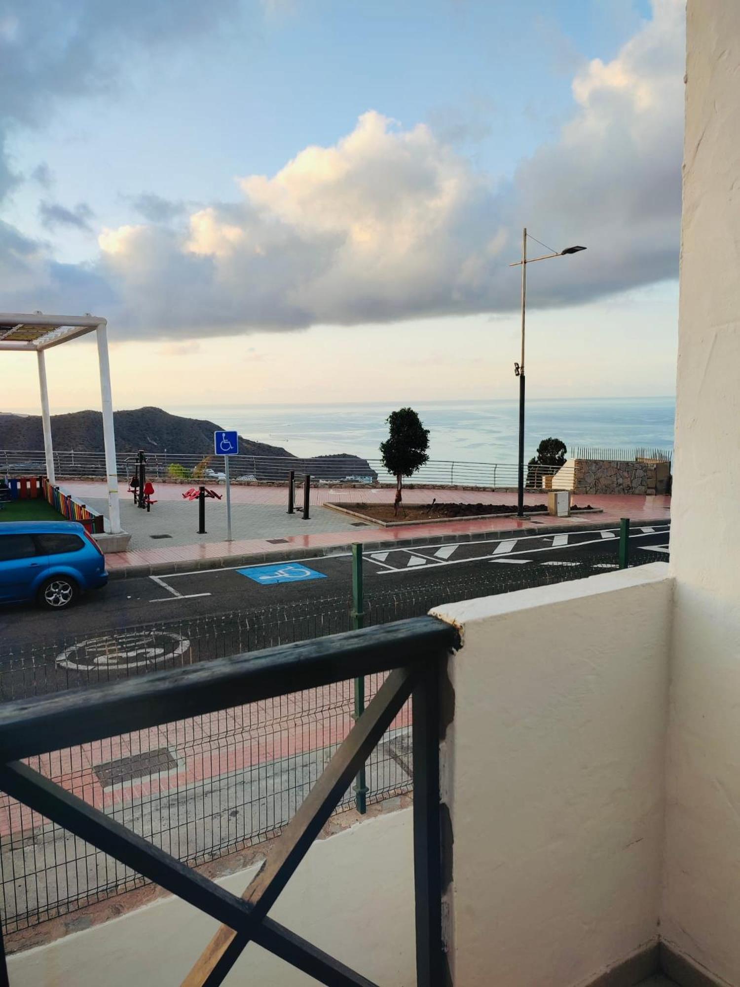 Apartment Laura Near Europa Center And Amadores Beach, Free Wifi *