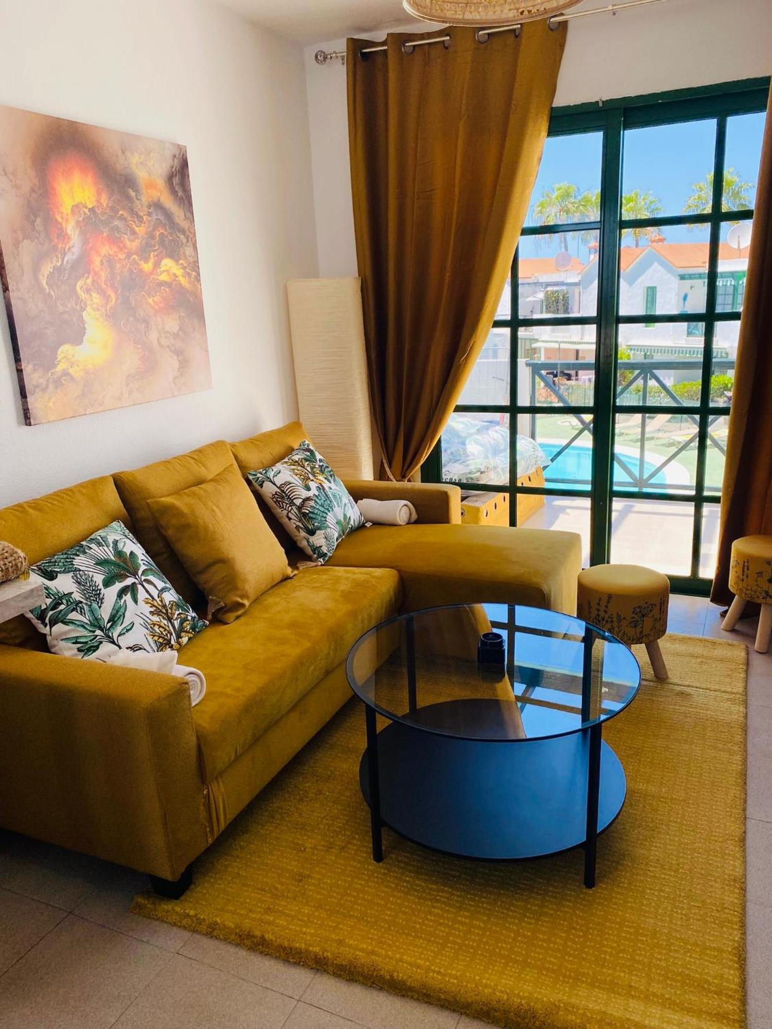 Apartment Laura Near Europa Center And Amadores Beach, Free Wifi