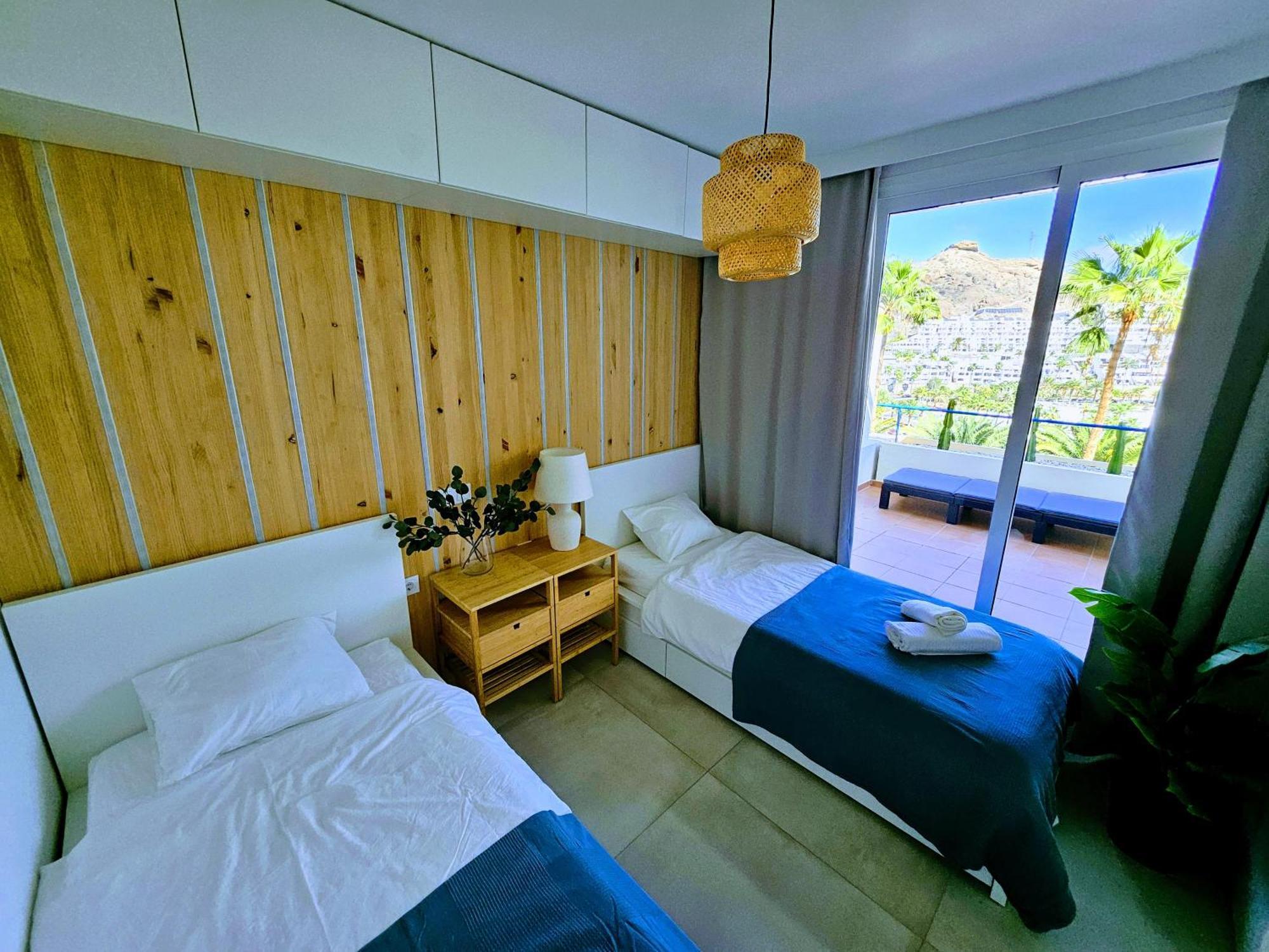 Ocean & Pool View Apartment