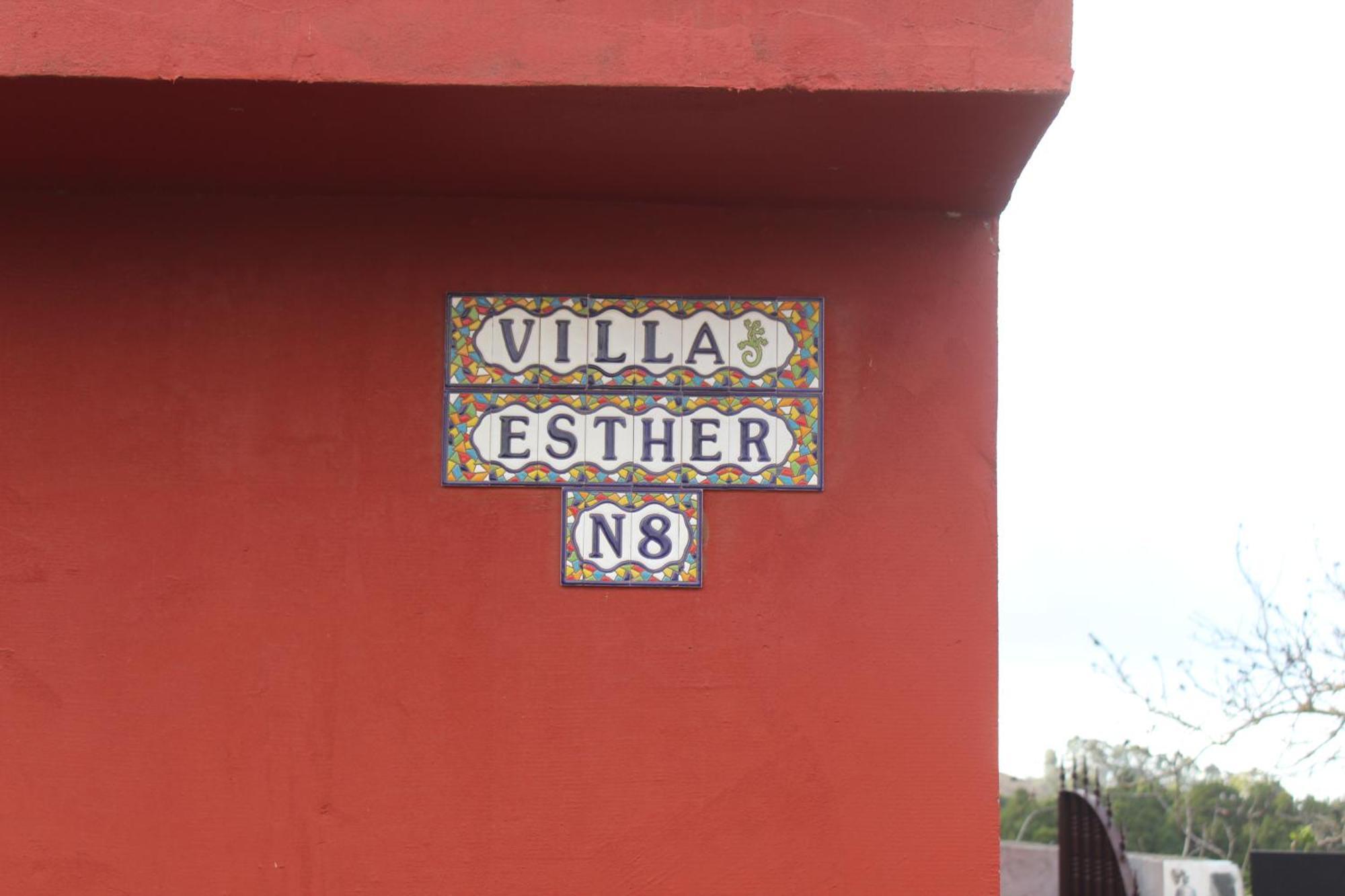 Esther Las Palmas