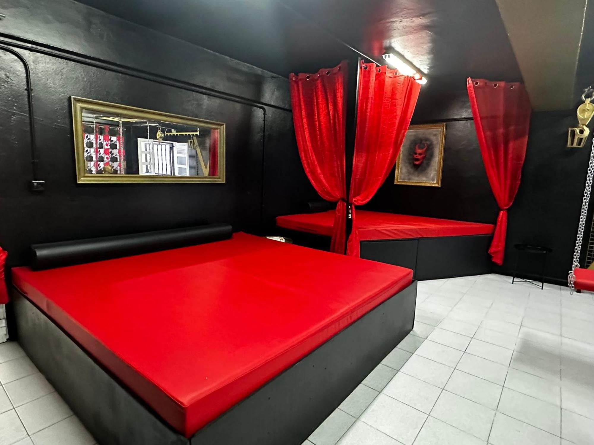 Love hotel Paradise - Fkk Swinger & Nudist Couples Only 4*