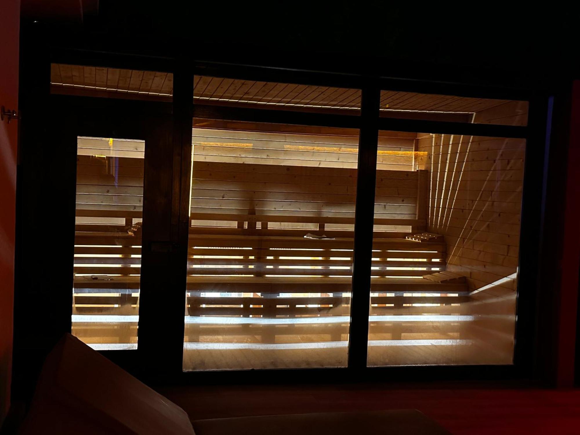 Love hotel Paradise - Fkk Swinger & Nudist Couples Only 4*