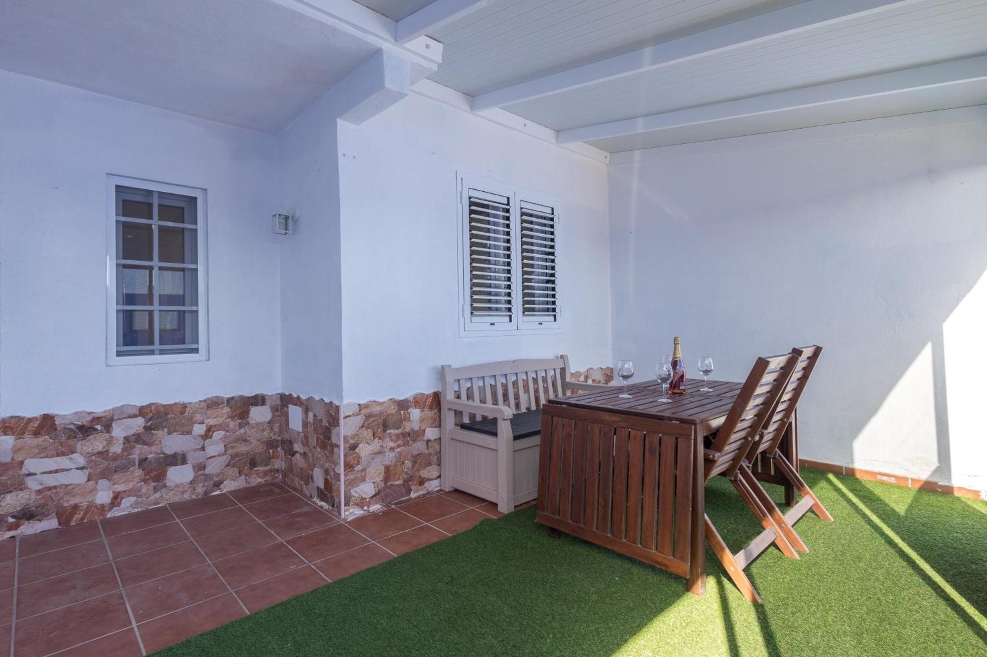 Apartamento Playa El Burrero Con Terraza Y Solarium Privado