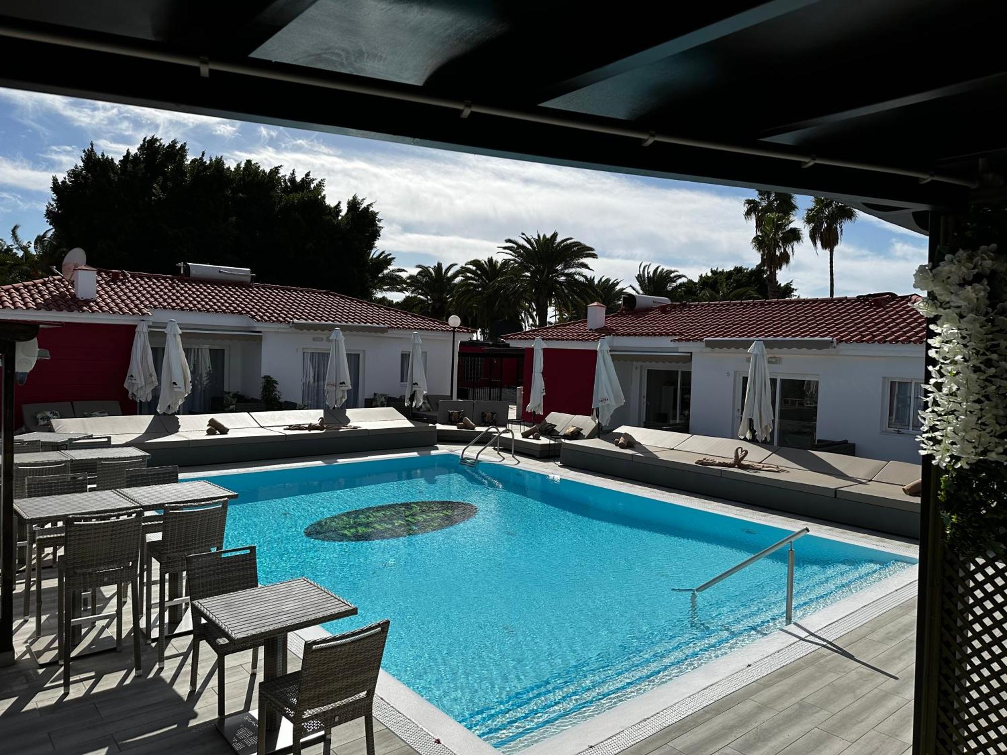 Paradise - Fkk Swinger & Nudist Couples Only 4*
