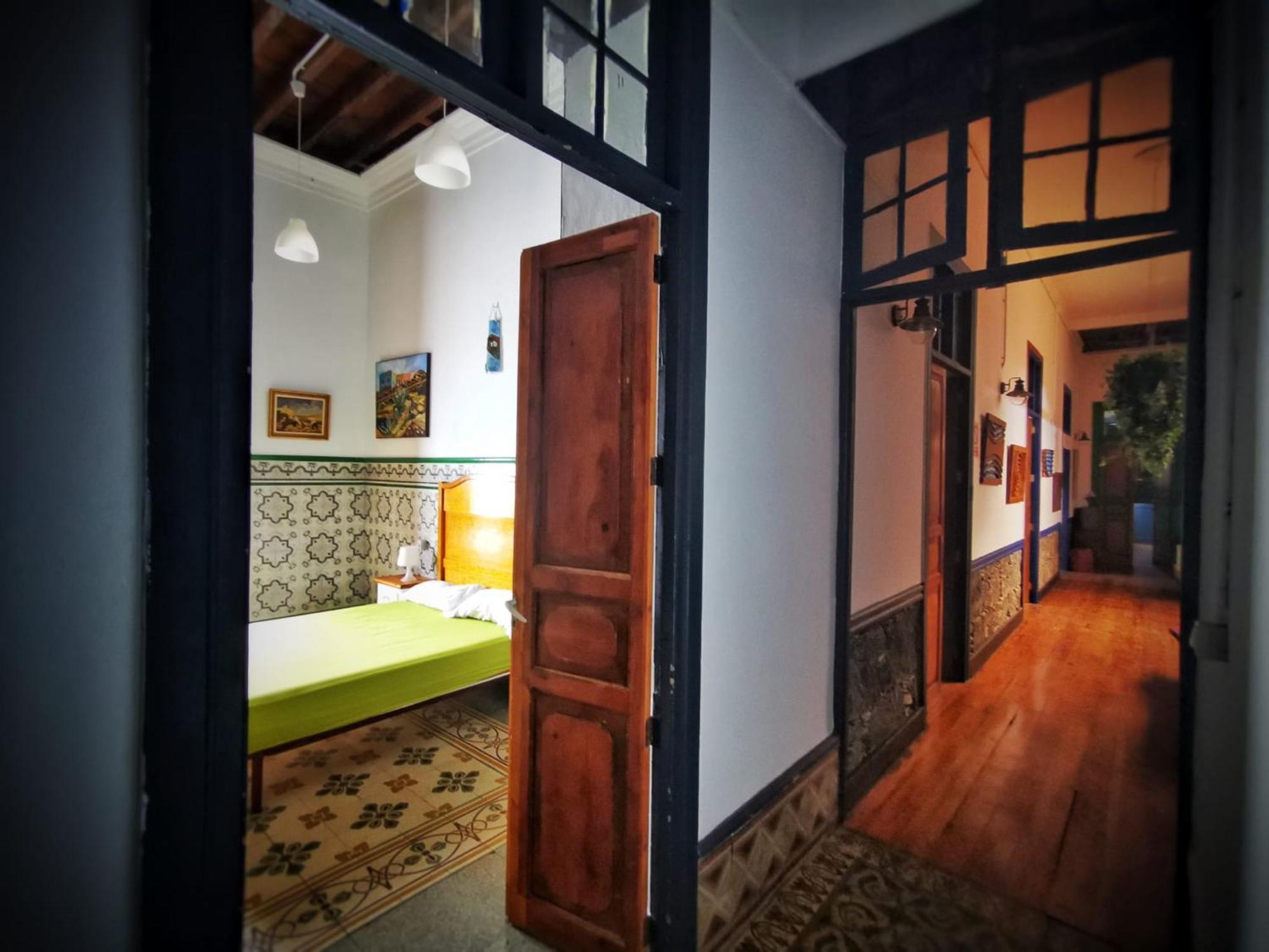 Atlantis Surf Guest house