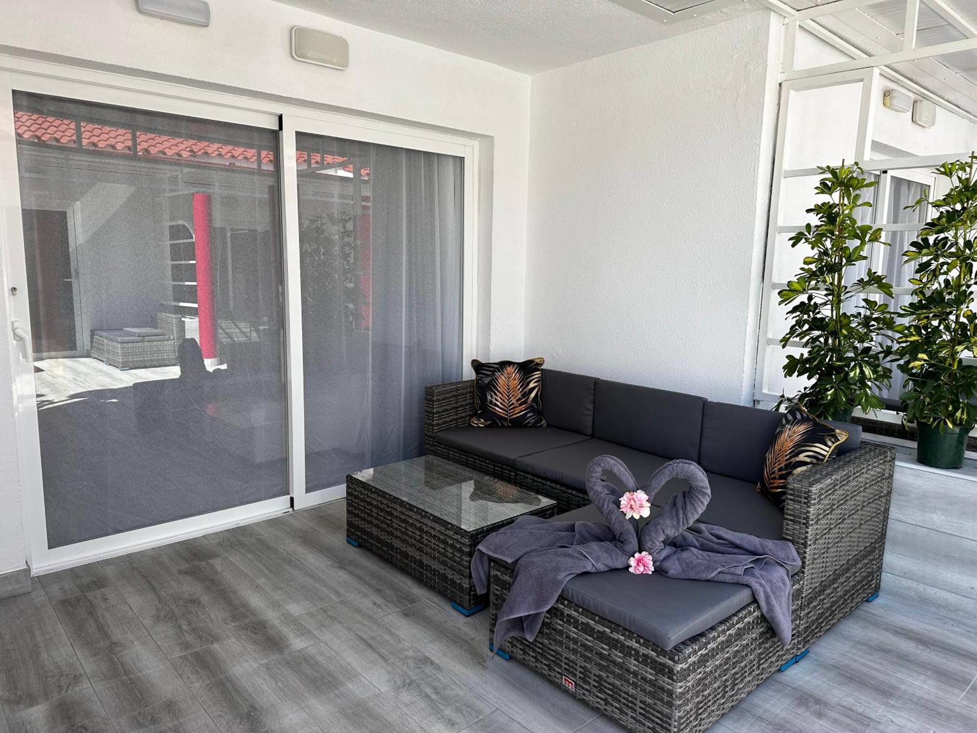 Love hotel Paradise - Fkk Swinger & Nudist Couples Only 4*